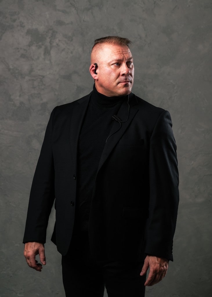 Close-protection officer of the house in plain clothes