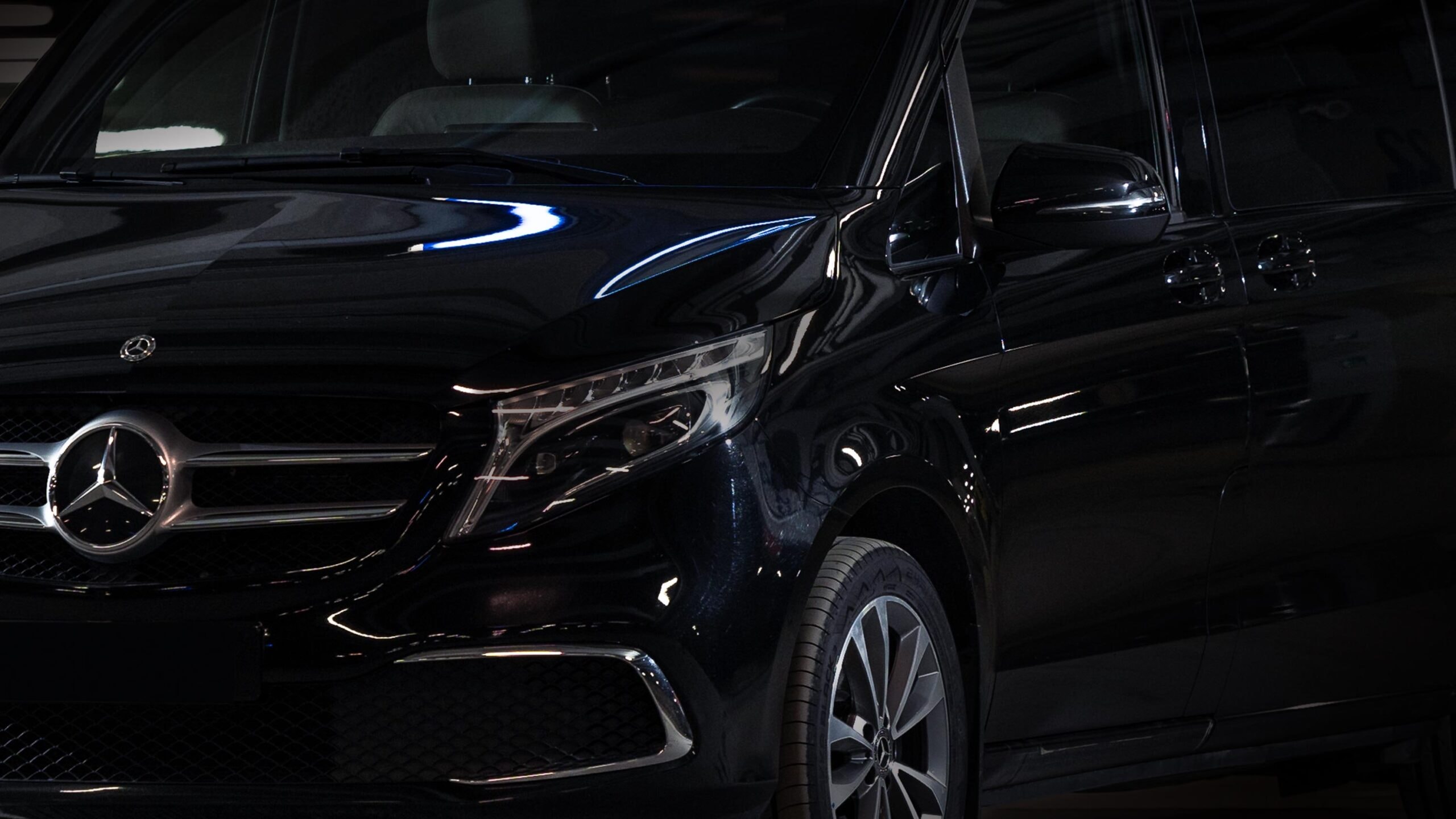 Detail of a Divánta Mercedes-Benz